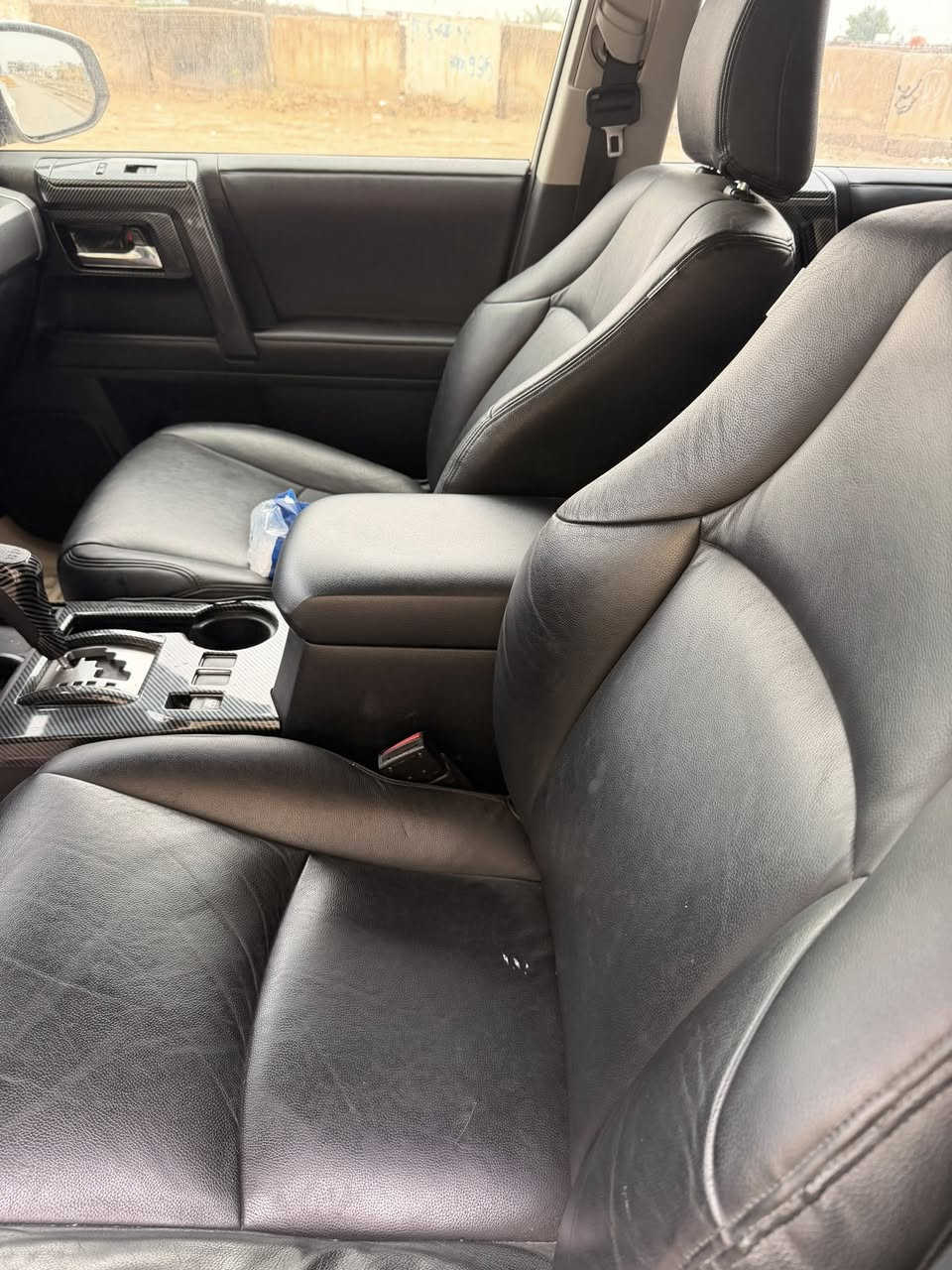 TOYOTA  4RUNNER   2023SR5 
~ تويوتا 4 رنر  
~ وارد أمريكا  
~ موديل 2033
~ محرك 6 سلندر  / V6 
~ مواصفات SR5 
~ شاشة كبير  
~ كاميرا 
~حساسات خلفيه 
~تبريد ثلج 
~ كشن جلدة كهربائية 
~ ويل كب 
~ حجم تايرات ١٧
~ 5راكب 
~ ماشيه 55 الف كيلو 
~ إيرباگات راجع  سستم 
~ طاولة خلفيه للسفرات
~حادث مثل ما تشوفون بالصور 
سياره بيها اضافات تغليف دشبول وستيرن ترفيع فخامه 
السياره بيها منظومة غاز متكامله مشدوده بورشة رسميه مع الكارت يعني اقتصاديه 
السعر 26000
العنوان بغداد الجديده
وأي معلومات رقمي واتس أب ***********
