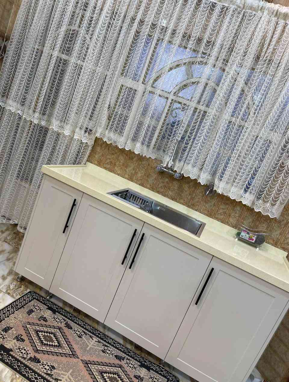 بيت للبيع البصرة ياسين خريبط 
مساحة البيت 125متر طابقين توجد ثلاث غرف ملاحضة لاتوجد غرفة في الطابق العلوي 
البيت كامل مع الاثاث السعر 350مليون للتواصل *********** Singapore
