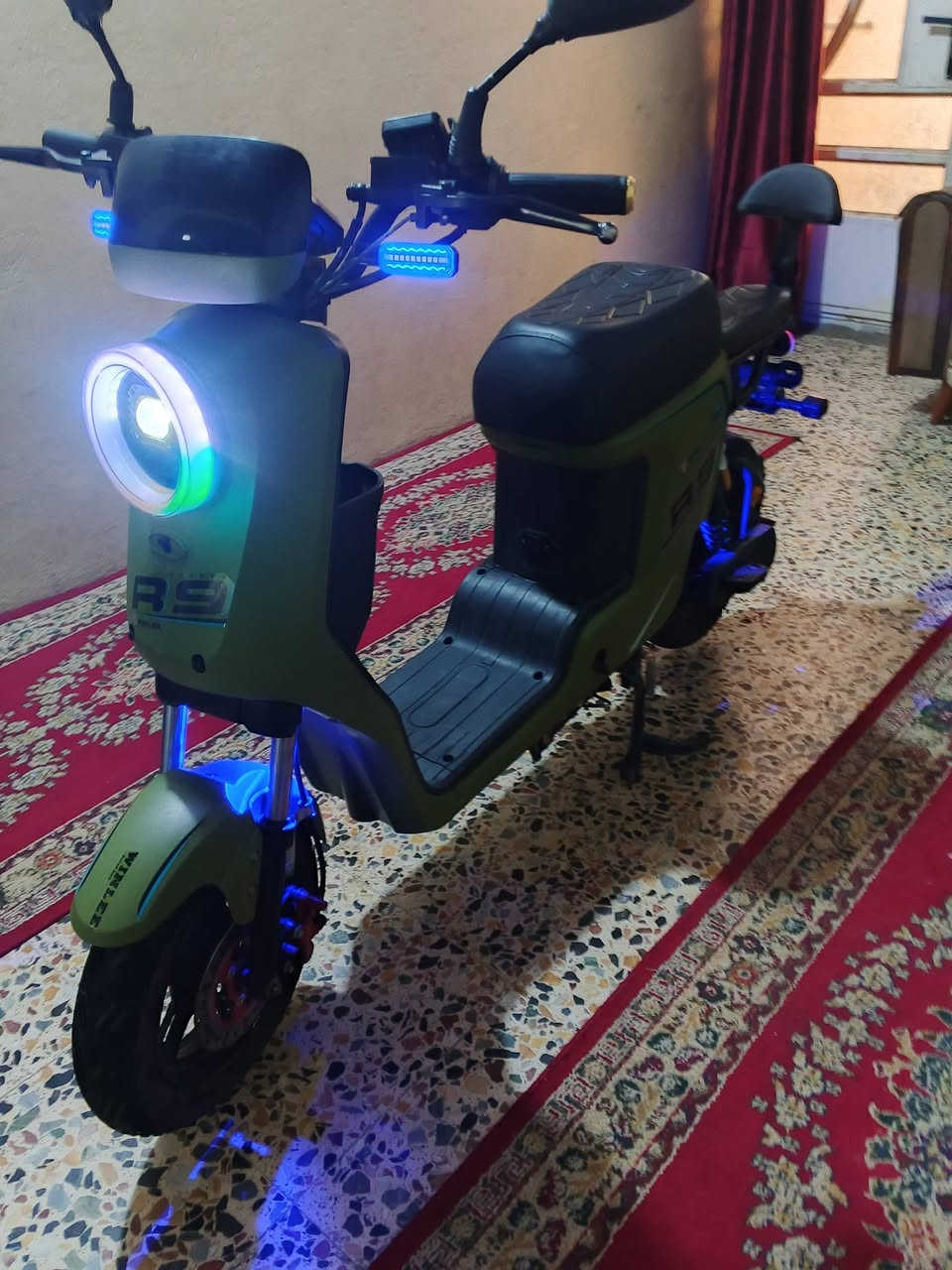 دراجه R9لبيع 2026دراجه نضيفه 5بطاريات و6حتياط دراجه شغاله و تمشي مكان بغداد ابو دشير السعر 450و به مجال الاستفسار ***********
