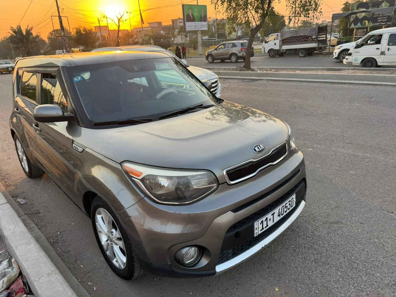 السلام عليكم للبيع سيارة كيا صول موديل ٢٠١٦ حجم المكينة ٢٠٠٠ الحمد لله السيارة ما مفتوحة مكينة كير صدر بلادي السيارة خير من الله بس بيها بعض الطخات البسيطة للاستفسار ع الرقم ***********
