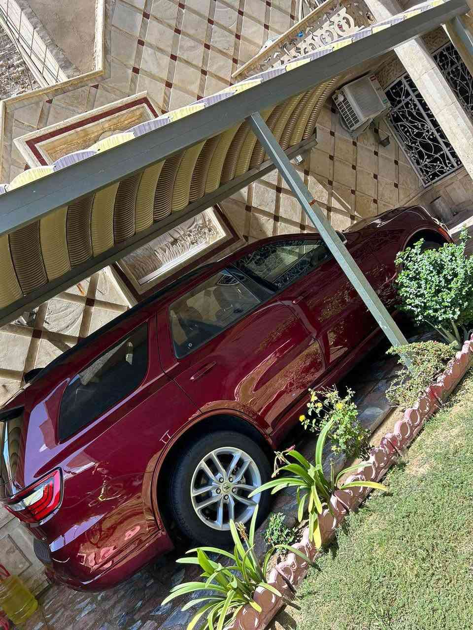دوج دورنكو Gt 2023 فول للبيع فقط 
وارد امريكي المحرك : V6 . 3.6L .رقم اربيل هزه وسنويه جدد 
المواصفات رادار امامي مع مانع تصادم تحذير الخروج عن المسار. تحذير النقطة العمياء  حساسات امامية وخلفية
 . فتحة سقف (سلايد)  مقاعد جلد اسود كهربائية مع ذاكرة لحفظ وضعيات الجلوس تبريد 3قطعه تبريد $تدفئة مقود القيادة.$ مقاعد تدفئه تبريد مقود رياضي مع تحكم كهربائي. مصابيح امامية زنون مع LED كشافات ضباب LED . شاشة كبيره $نظام ملاحة (GPS) . تشغيل عن بعد  صندوق كهربائي .   
كاميرا خلفية دواره ...ماشيه___24__ألف كلش نظيفه
كير شفتات $ توقف ذاتي وبعد بيها مواصفات وانا معدل عليها البنيد ولايت لد متغير ولحايه ودوسات كهرباء وسقف بلورايز متغير واناره محيطه مغلفه داخل جلد الارضيات ودوشمه كامله
السياره حادثها سطحي جاملغ امامي وبابين مبدلات بلادي وجاملغ الخلفي نصه صبغ البجم مامفتوح ولا مبدل السياره ع بلاد مكاني بغداد المنصور رقمي *********** السعر 285 وبي مجال ومعروفه اسعارهن 
صور الحادث خاص أو واتسب 
رقم اربيل مميز مواليد 89 بغداد, العراق
