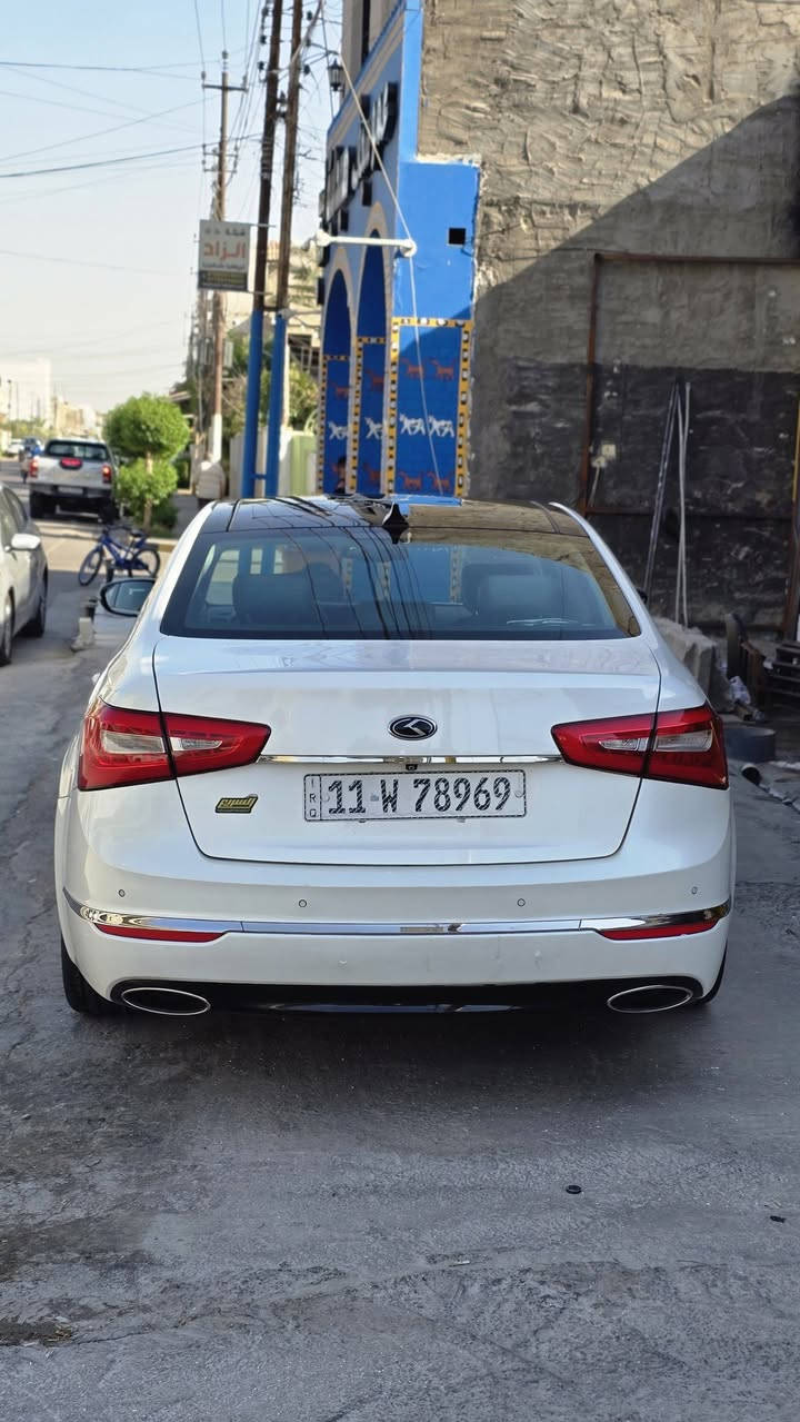 كيا كادنزا 2015 امريكي ماشيه 135 رقم بغداد 
كير محرك مكفول محرك 6v سلندر تخم تاير تبريد ثلج صدرها جديد فول موصفات بصمه بنوراما كشن جلد وكهرباء تادقئه 
بيها 3 قطع صبغ السعر 113 بيها مجال بسيط 
الاستفسار *********** مكاني بغداد السيديه
