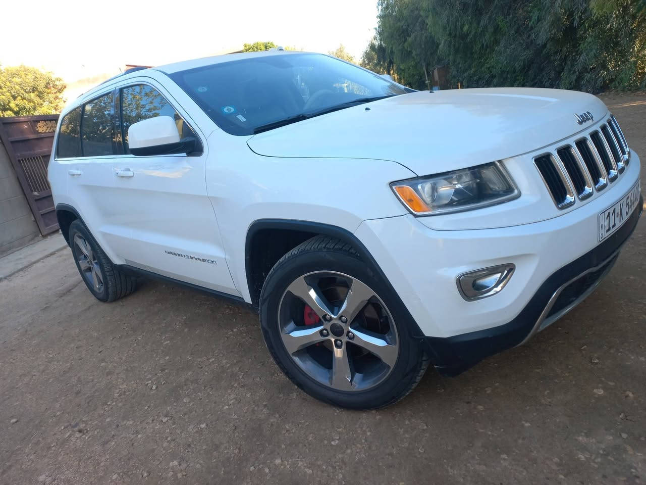 جيب لاريدو 2016 رقم بغداد الحديث وارد امريكي داخل لونين حساس شاشه كامره حساس التفاصيل والسونار مرفق ويه الصور  سعر [217 ]مكان بابل الكفل ***********
