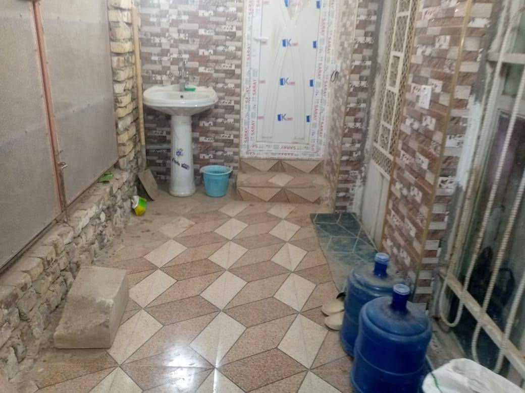 اللهم صلي على محمد وآل محمد
 🏠 دار للبيع 
⛔   شارع بريد التحدي. خلف مطعم أربيل 
📈 المساحة   :  100 ركن مربع 
يتكون من : طابقين 
- غرف نوم عدد 3 
- صالة عدد 2 
- استقبال 
- مطبخ
صحيات 3 
☎️ للأستفسار والمعاينة اتصل على :
***********
الرقم يحتوي على واتساب 
📍 زيارة مكتبنا الكائن في : حي الصدر الاول السايدين قرب مطعم كباب نذير 
📥 مكتب أدم
