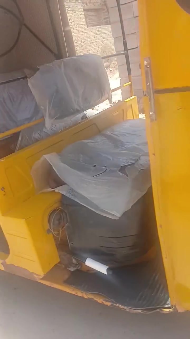 تكتك 20 أوراق سيد خلدون.  كلشي موضح  بصوره  مكينه اليوم مجفته شركه  مكاني عماره حي شرطه. ***********.        ***********9.  سعره 4500. وبيه مجال.
