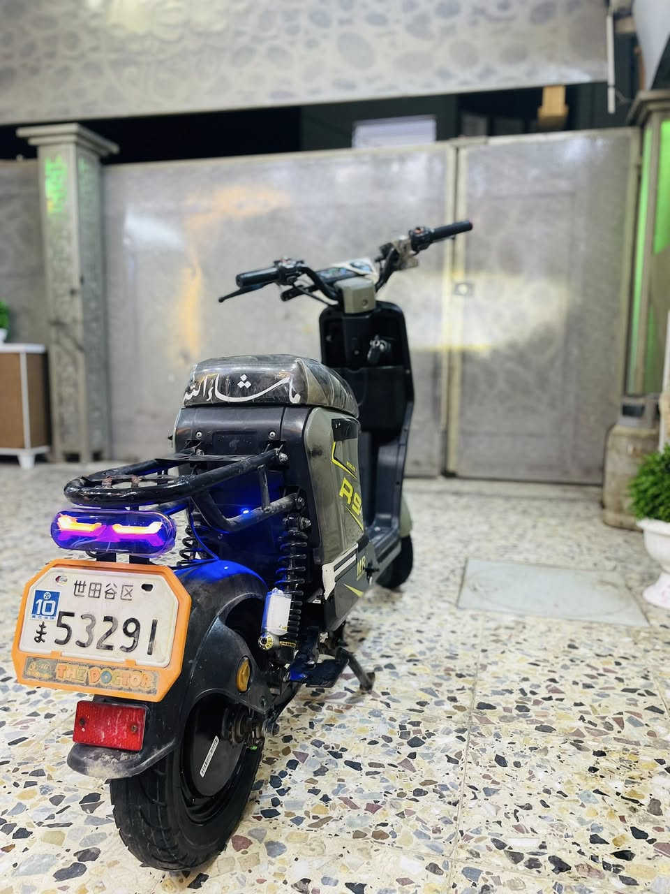 اسلام عليكم دراجه شحن أر٩. للبيع درجه موديل ٢٠٢٥ جديده فول موصفات بصمه كارت كله شغاله ٥باتري اكبار نضيفه سرعه ٧٠حقيي ملف ١٤٠٠ واط برك خلفي دهن درجه خير من الله سعره ٣١٠بي مجال بصيط *********** مكاني بغداد الأمين
