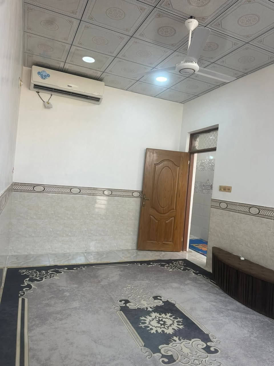 🏡 دار للبيع – طابو صرف – النجف / حي ميسان
📍 قطاع 23 – شارع 12م – قرب شارع الكات
📐 المساحة: 100م²
✅ غرفة – صالة – استقبال – مطبخ – صحيات
✅ داخلية وخارجية – صب كونكريت
💰 السعر: 110 مليون دينار (قابل للتفاوض)
📌 ملاحظة مهمة:
الدار مطلوب عليها لمصرف الرافدين مبلغ (48.5) مليون دينار، ويتم تسديده مباشرة إلى المصرف عند إتمام البيع، ويُسلَّم المبلغ المتبقي إلى البائع.
📞 للاستفسار: ***********
