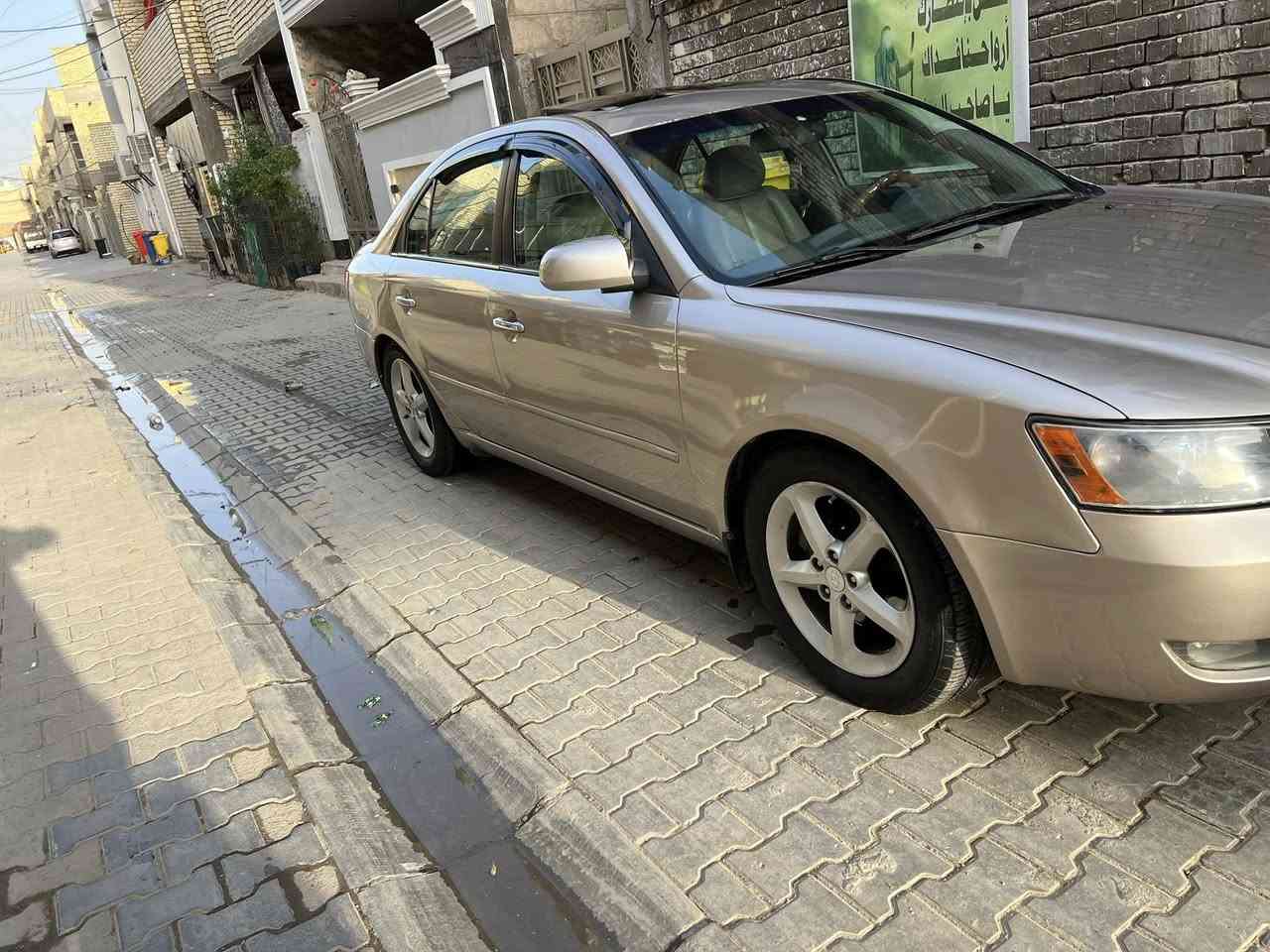 السلام عليكم
سوناتا وارد كوري حادثها جاملغ وبنيد موديل 2006
محرك 3300
كير محرك خير من الله 
غرفه شوف عينك 
فول موصفات 
السياره بيها حزام بدون دواخل 
شاصي لغود تكم مكفولات 
العنوان بغداد الشعله 
السعر 90 بي مجال 
الاستفسار ***********
