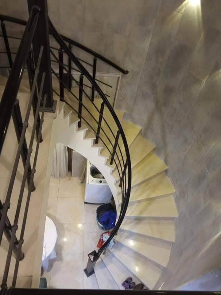 السعر 365 قابل للتفاوض 

مكتب الشمس للعقار 

***********

***********
