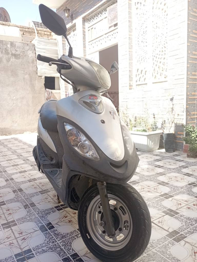 كامكو في تو
دراجه رمبه ما صار هواي من طلعت من رمبه مكينه كفاله وين ما تريد افحص كهرباأيات كله شغاله كيج بانزين عداد سرعه كله شغال 
مكان شطره سعر ٦٥٠ جوه سوك 
***********
