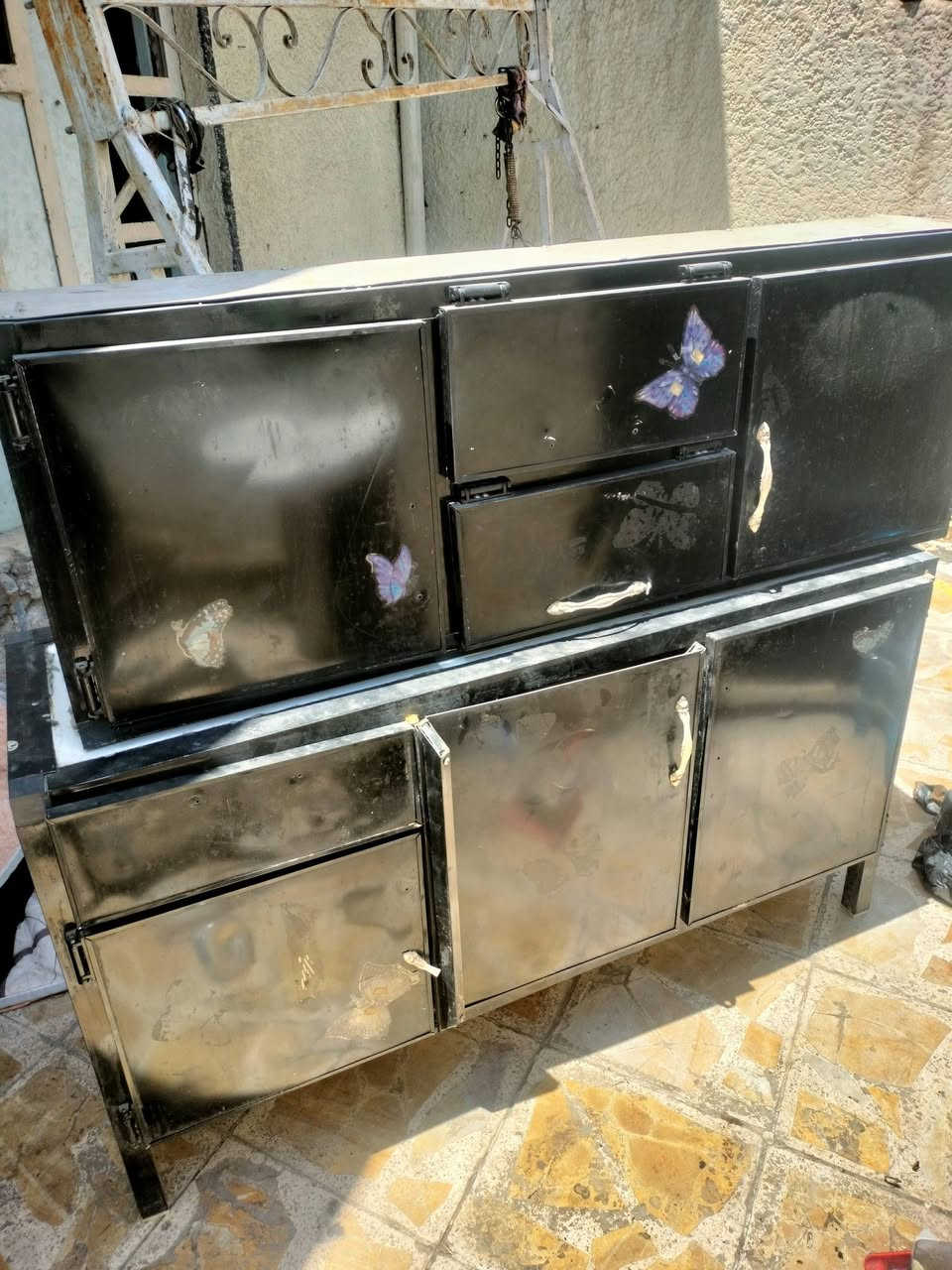 سلام عليكم 
طباخ 
كاونتر 
مرجوحه 
شلعه وحده للبيع قيم وأخذ 
مكاني بغداد بلديات 
رقم الهاتف ***********
