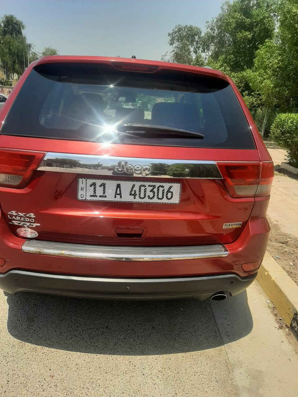 السلام عليكم جيب لاريدو موديل ٢٠١١ باسمي حادث باب خلفي عكس السائق وثنين اماكن صبغ طخات بسيطه صارن بلعراق كير محرك صدر نظيفات للبيع او المراوس السعر ١٣٥ وبي مجال هاتف ***********
