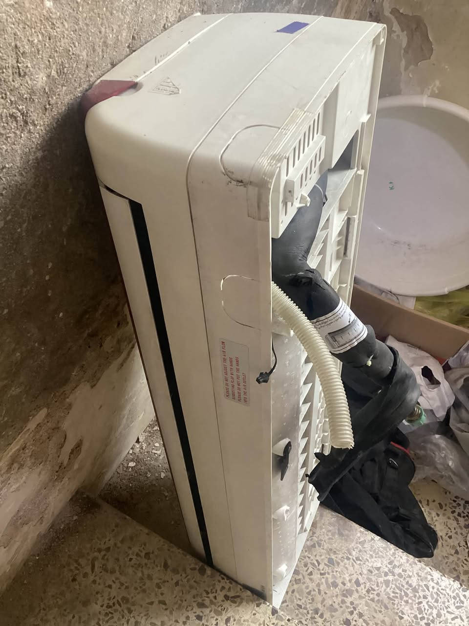 سلام عليكم سبلت TCL حجم 2 طن جاهز وغراضة موجودة كاملات رايدة ب400 الف عنواني بغداد اليرموك للاستفسار *********** فقط واتساب
