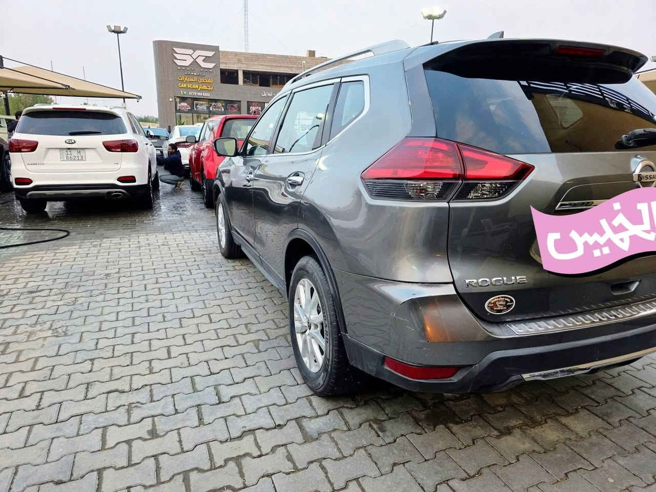 السلام عليكم 
نيسان روج 2017. SV AWD 
لون نفطي 
رقم اربيل 
ماشية 63 الف 
مواصفات فول 
بانوراما 
فور ويل  تشغيل عن بعد
كامرات 360  لايتات زينون 
سستم صوت  boss
تحكم ستيرن  تدفئة ستيرن 
جنطة شفط
3 انظمة قيادة 
نقطة عمياء 
صور الحادث مرفقة 
و بيها صبغ فقط بالعراق 3 قطع 
مكان السيارة كربلاء 
السعر 147 قابل للتفاوض 
اي استفسار ع خاص 
او واتساب ***********
