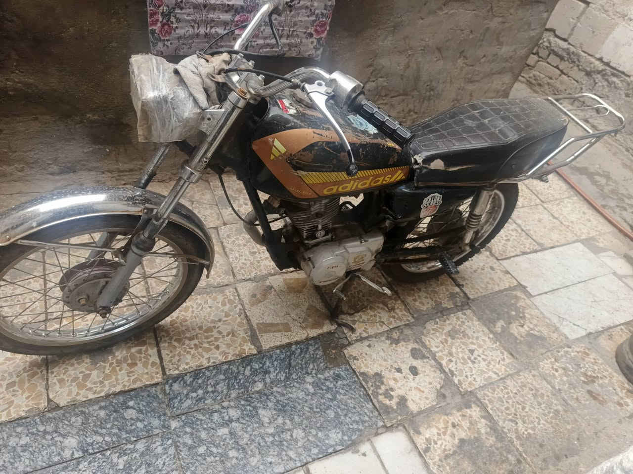 سلام عليكم دراجه اربعه كير كلك دراجه بيهه خيط تبخير شغل وطلع ابيع كوم حديد المكان بلحر ***********  (السعر ب130 قفل قفل
