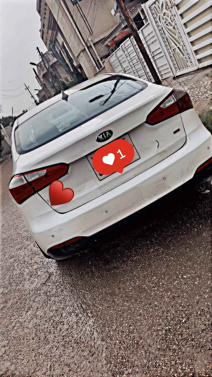 سلام عليكم K3 (ادوات ابيع) موديل 2016 السياره نضيفه مال مره مطخطخه فقط والسياره كلشي مبدل بيها جديد وفول مواصفات للاخير عده الفتحه 
كامره
تدفه كشنات
تدفئه ستيرن
كشنات جلد 
مري اوتماتيكي 
ترحيب عند اقتراب البصمه 
بصمه
السيارة حلوه ومداريها 
55 السعر
***********
