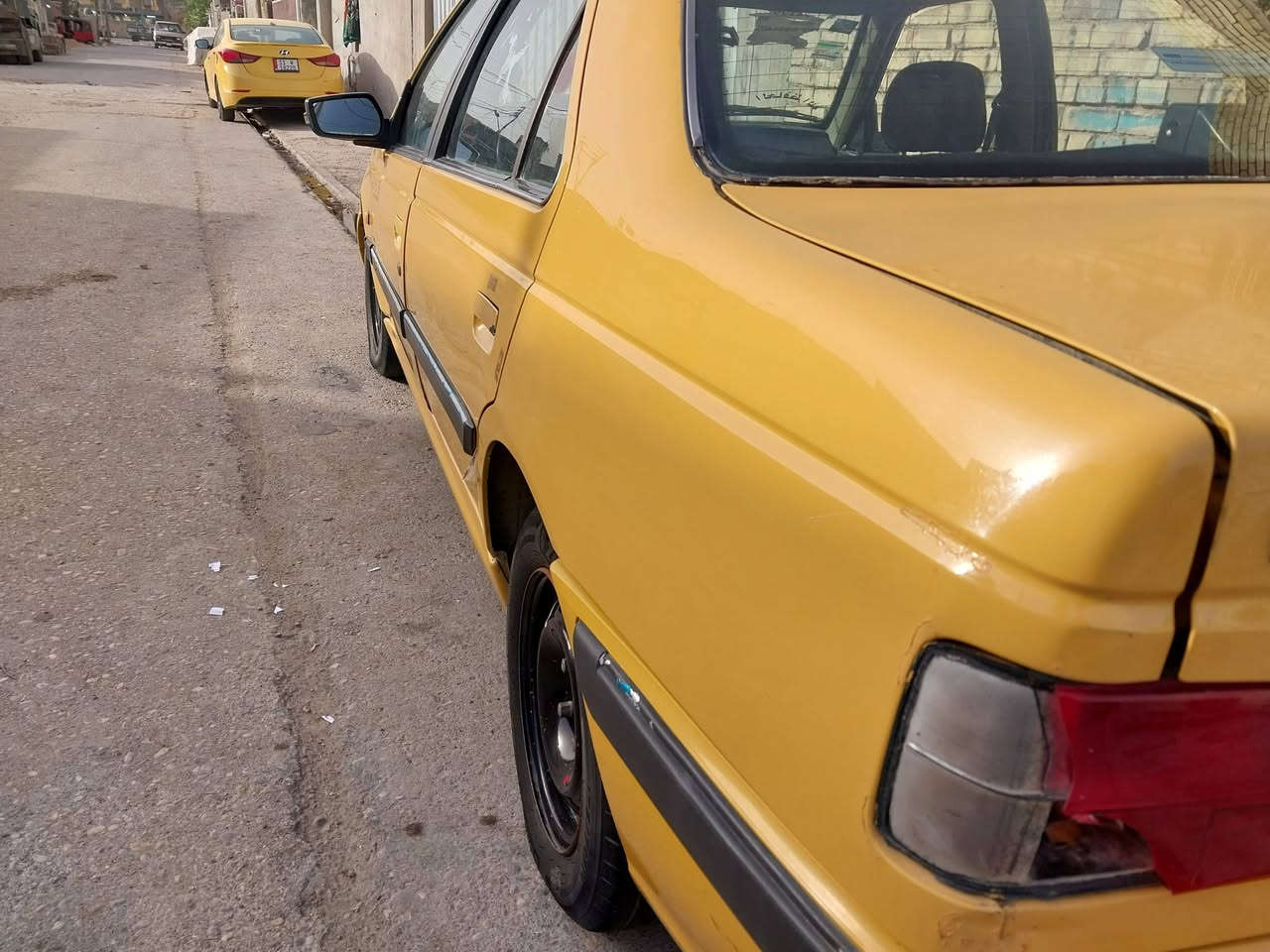 سلام عليكم سياره بيجو بارس مديل ١٥سياره نضيفه كير ومكينه جديد حداديه جديد مصفر هيه تبريد شغال سياره جهزه رقم بغداد تحويل ثاني اليوم  مكاني بغداد مدينه الصدر سعر 40بيه مجال حك جيه رقم ***********
