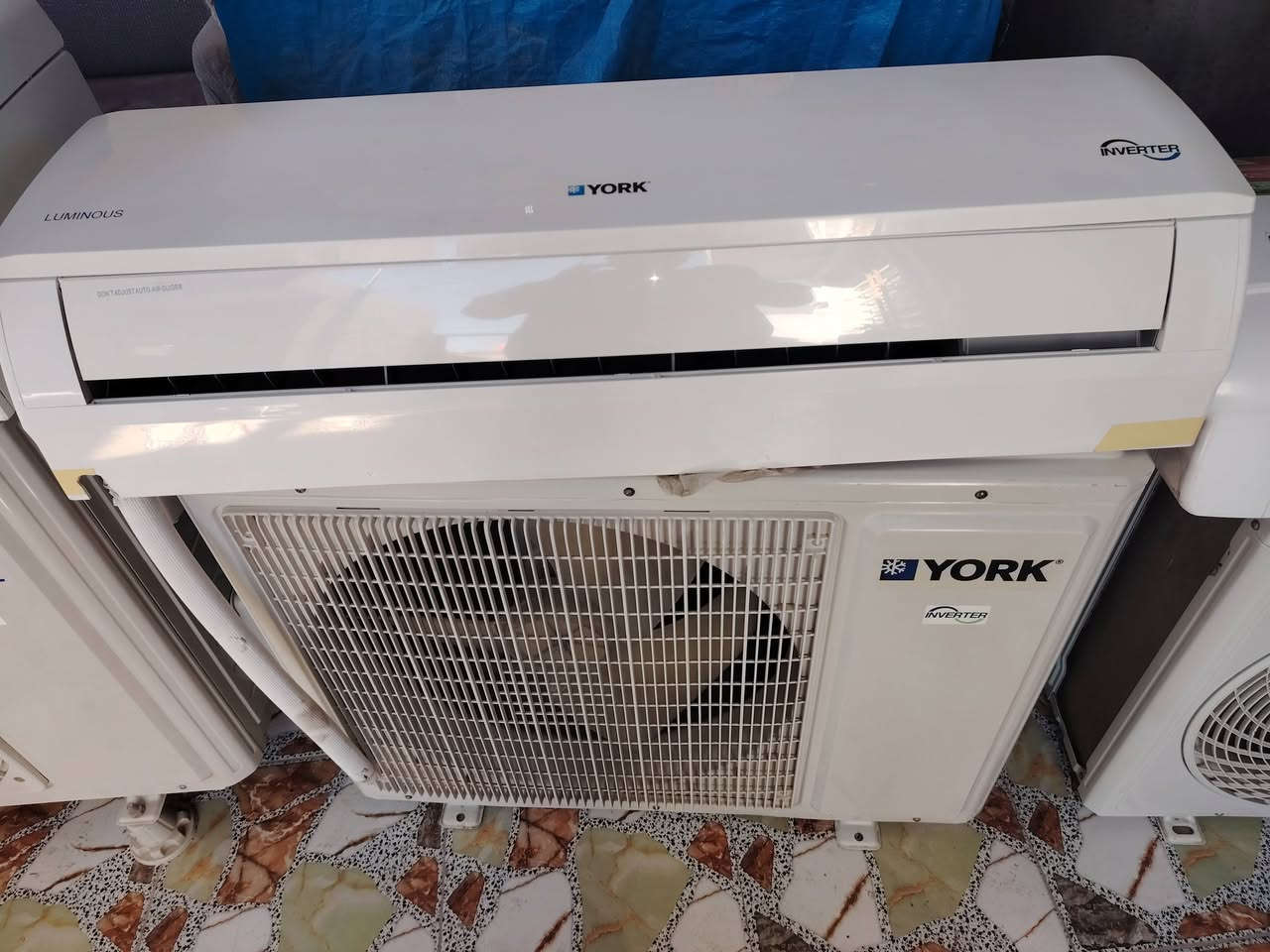 سبالت مال فندق عدد 5انفيرتر جدد 
كري عدد 2 حجم ثنين طن واحد بيهن ليك وثاني شغال
سعر الواحد 275 
وسبلت واحد طن /بي ليك سعرة150 
وسبلت يورك طن ونص/ بي ليك سعره225 
وسبلت الحافض طن ونص /بي كود سعره 200
 وياهن بواري عدد 2  والباقي دفن بوريه كلهن بدون غاز  بيهن ريمون وقاعده وايرات 
مكانك كربلاء طويريج
 //*********** متواجد وتساب فقط
