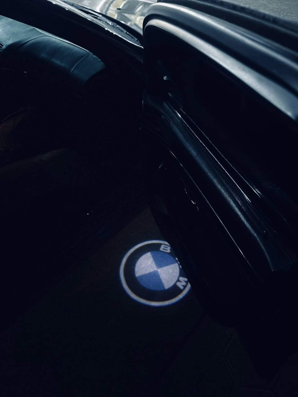 صقر 2000   دبل فانوس 528 
 كير مكينه نضيفه حداديه تخم تاير جيد 
مواصفات:
-فتحة سقف
-تبريد ثلج +تدفئة كشنات
-شاشة وكامرة خلفية
-لايت زنون
-جام اوتو
-مكينة وكير شرط 
-شاشة الاعطال صفر مسج 
-الغرفه  الداخليه  جديده جدا  
- ويل 17 
السعر 115 $
***********
