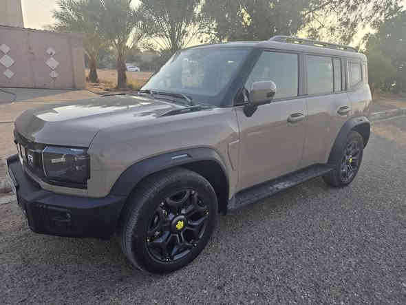 جيتور T2 2025
جيتور T2 2.0L
الموديل: 2025 (خليجي)
العداد: 14000 كم قابل للزيادة
اللون المرغوب صحراوي
مقاعد زيتوني
المحرك: 4 أسطوانات L 2.0 تيربو 254 حصان حقن مباشر
عزم الدوران (نيوتن-م): 390
ناقل الحركة: اوتوماتيكي دبل كلاتش من 7 سرعات
نظام الدفع: نظام دفع رباعي متطور من BorgWarner
الضمان الأساسي: 6 سنوات وعداد كيلومترات مفتوح
ضمان المحرك: 10 سنوات او 1،000،000
بعدها داخل الضمان و الصيانة كلها داخل الشركة
المواصفات:
*فتحة سقف بانوراما 1.1م
*إطارات قياس 20 إنچ
*الصندوق شفط
*الشباك الامامي المضاء  بجيتور
*مثبت سرعة مع رادار تفاعلي
*نظام القيادة شبه الذاتية
*نظام الكبح التلقائي في حالة الطوارئ
*نظام تحذير الاصطدام الامامي والخلفي
*كاميرات محيطية 540 درجة
*حساسات أمامية وخلفية
*نقطة عمياء
*نظام تحذير مغادرة المسار
*نظام المساعدة للبقاء في المسار
*شاشة التحكم بقياس 15.6 إنچ
*شاشة القيادة بقياس 10.25 إنچ
*نظام صوتي متطور 12 سماعة من Sony
*نظام أبل كاربلاي وأندرويد أوتو لاسلكي
*نظام اوامر و تحكم صوتي
*مقصورة الركاب من الجلد الفاخر والكنتارا
*مقعد السائق والراكب كهربائي
*مقاعد السائق والراكب مبردة
*مقاعد السائق والراكب مزود بذاكرة لحفظ 3 وضعيات الجلوس
*إنارة ترحيبية مع إنارة محيطية متعددة الالوان
*مصابيح أمامية وخلفية أوتوماتيكية LED
*المرايا الجانبية قابلة للطي كهربائياً ومدفئة
*دخول ذكي و تشغيل عن بعد
*خاصية إغلاق نوافذ وفتحة السقف عن بعد
*شاحن هاتف لاسلكي سريع
*نظام تنقية الهواء PM2.5 وفلتر N95
*مسند الذراع الوسطي مع ثلاجة
*انماط قيادة متعددة للطرق الوعرة
*وسائد هوائية امامية و جانبية عدد 6
*ماسحات الزجاج الأمامي مع حساس للمطر
*دوسات جانبية
*نظام الفرامل الأوتوماتيكي Autohold
*نظام التحكم بنزول المنحدرات
*نظام المساعدة لصعود المرتفعات
*نظام مراقية ضغط الاطارات
السعر : ٣٩ مليون
***********
