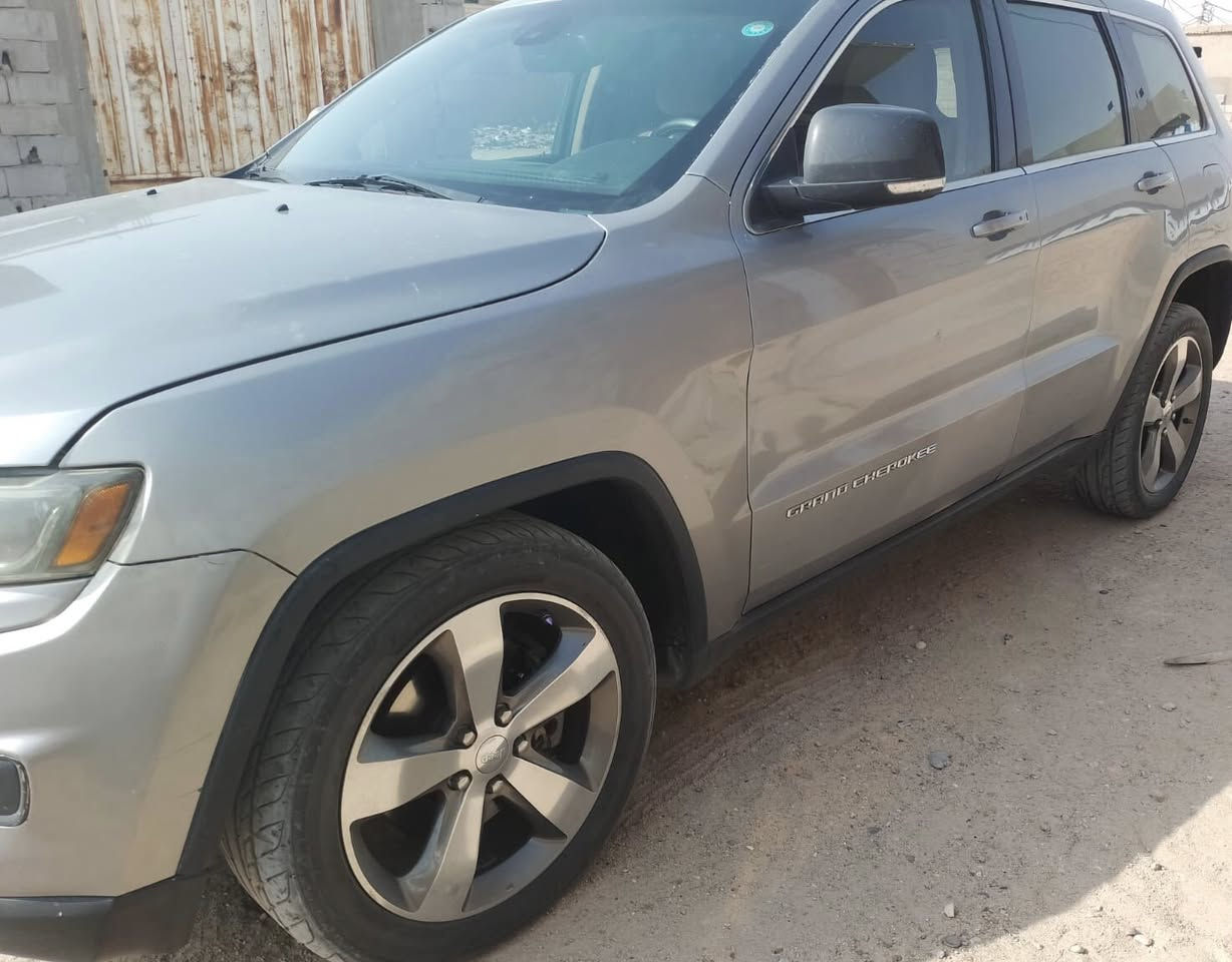 جيب خليجي 2014 
مكينه هيمي كفالة بدون كص
 بيها 3 قطع صبغ بدون ضربه 
مكينه حدادية تبريد تخم تاير 
جاهزة من جميع التفاصيل 
مكان السيارة البصرة
السعر 95 بيها مجال قليل
‭0 770 192 2689‬
