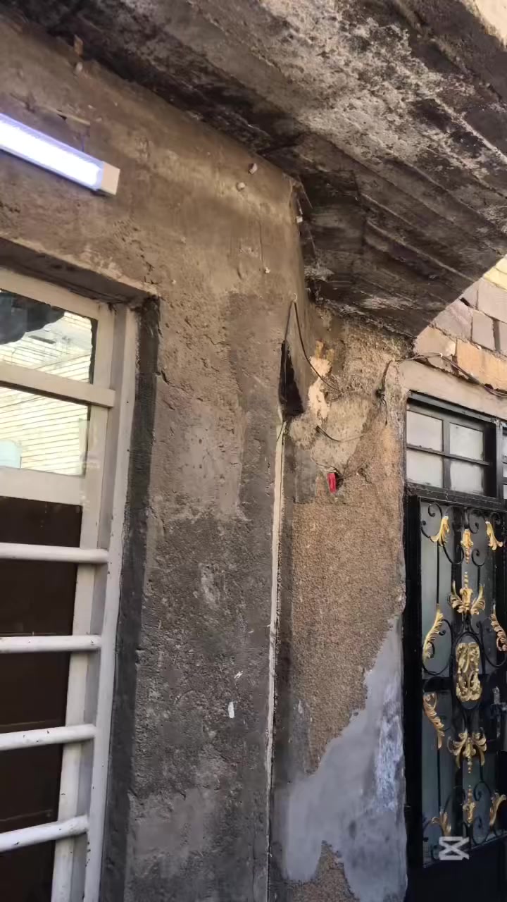 بيت واقع حال بوسط الطابو
بيت مساحته 125
طابقين
الطابق الاول غرفة نوم
صاله واستقبال ومطبخ وصحيات
والطابق الثاني غرفتين وصحيات كامله وصاله صغيره
العنوان بغداد الامين الثانيه قرب السده المدارس الكرفانات 
مجاري موجوده كهرباء نت ضوئي كلشي متوفر 
السعر 55وبي مجال 
للاستفسار على هذا الرقم 
***********
