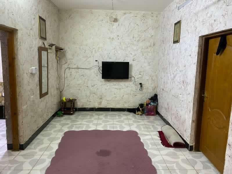 دار للبيع 
مساحة 150 طلبو صرف 
حي الكرار (طليطله)
4 غرف نوم
مطبخ حمامات 3 
صاله واستقبال 
كراج يتسع للسيارة 
***********
السعر 160 وبي مجال

