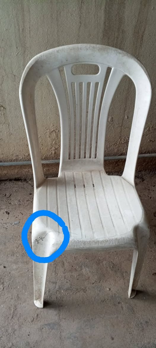 للبيع /كراسي لون عسلي ولون جوزي العدد 10كراسي
2منهم معيوبات بس مايئرن موضحات بالصور
ملاحظة الكراسي مستخدمات يحتاجلهن غسل
الي يفيدنة وشراي يراسلني سعرهن 30وبيهن مجال
مكانهم بالايمن


**إذا كنت صاحب هذا الإعلان وتريد حذفه لأي سبب، رجاءا أرسل رسالة إلى الدعم الفني**