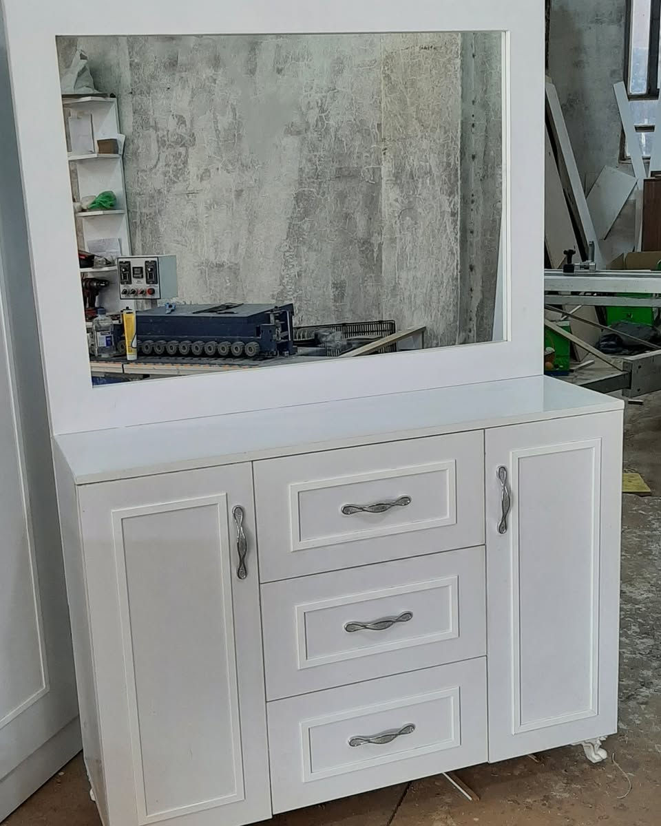 إلى أصحاب الذوق الرفيع..كل ماتبحثون عنه تجدونه في لمسه فن لصناعه الغرف والكاونترات التركيه..شغل حسب الطلب..متانه ..نوع الالعنوان حله شارع 80 .⚘.بالقرب من شارع الحسينيه🌹 مقابل عماره ابو امير لكماليات السيارات 💥 هاتف 👈.***********...باداره سيد ظافر💗خشب  MDF ...
