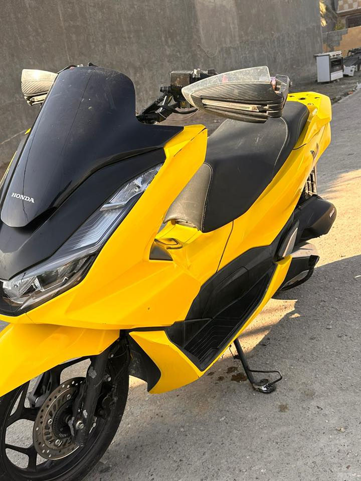 سلام عليكم
بيسي اكس جيل 4 

فول مواصفات حساسات كلهه شغاله 

لون مميز ليمونه 🍋

دراجه كفاله عامه تايرات الشركه بيهه بعدهن جدد 

بيهه طكه خفيفه موضحه بل صور 

واذه دور تعبان لا ترسلني ولا تخابر فدوه اروحلك 

دراجه مال بيت كوري 

سعر 22$ 

وبيهه مجال حك الجيه وأرق منفيس
***********
