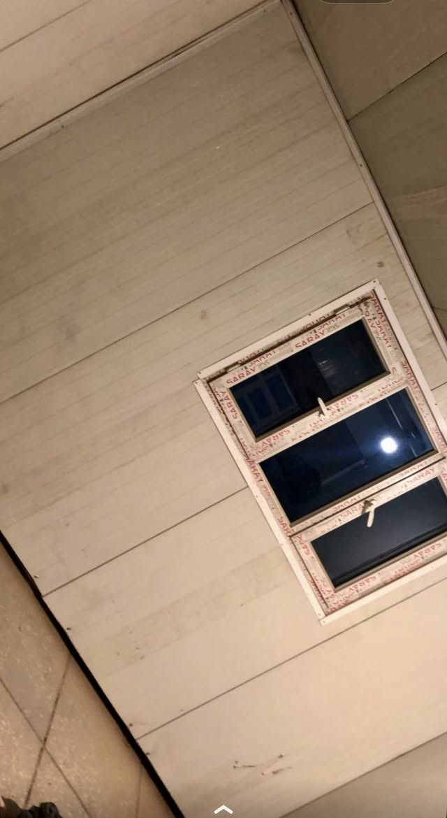 بيت خمسين متر بلمعالف للبيع 
قرب تقاطع درويش والسيديه 
📍 قريب جداً من مدرسة الفراهيدي والحديقة
الفرع اللي بعد الحديقة الفاصلة بين المدرسة والشارع العريض، ثالث فرع على اليسار، موقع هادئ ومميز.

🔹 البيت حالياً مؤجر بـ 400 ألف بالشهر
🔹 يتكون من:

* طرمة
* صالة
* مطبخ
* صحيات
* درج للطابق العلوي
* غرفتين فوق
* غرفة ساندويچ كبيرة بيها كهرباء كاملة

💰 السعر: 110 مليون وبيه مجال بسيط

للمهتمين والاستفسار مراسلة خاص


**إذا كنت صاحب هذا الإعلان وتريد حذفه لأي سبب، رجاءا أرسل رسالة إلى الدعم الفني**
