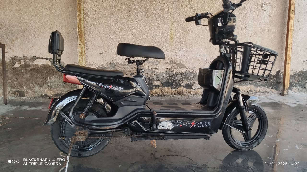 السلام عليكم.. ماطور شحن نضيف للبيع السعر 200وبيه مجال. للتصال ع هاذه الرقم ‏‏‪0771 806 1642‬‏
