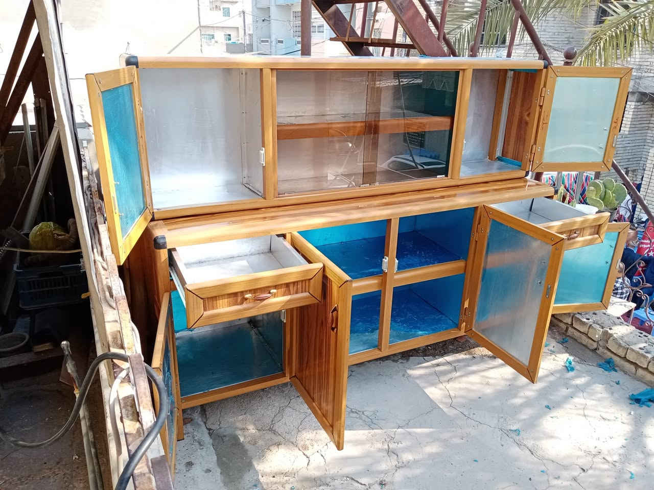 للبيع سنك الاسباني الاصلي ٣ قطع مبطن ولبليت كلش ثخين وشغل درجه اولى توصا رقم الهاتف *********** ***********
