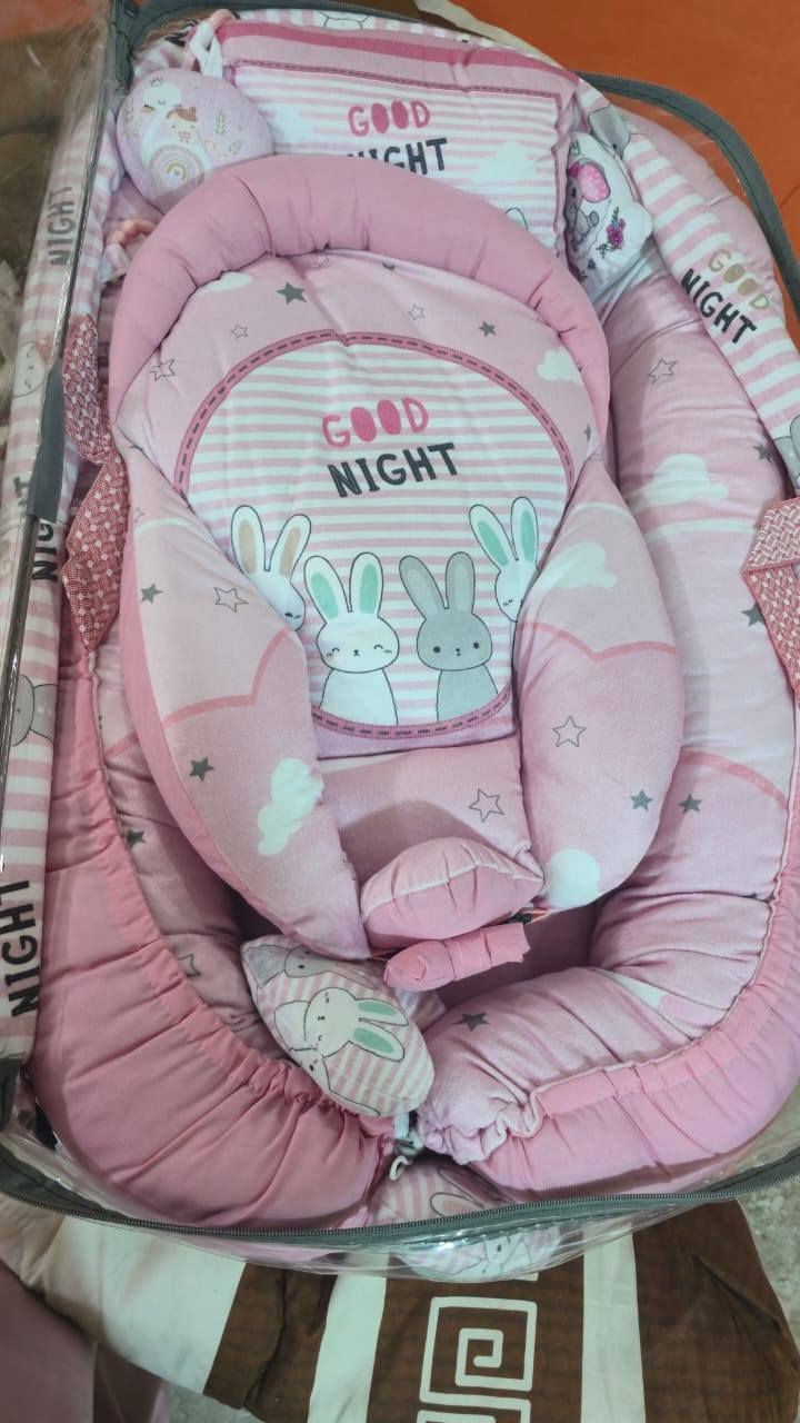 مفرش وردي طفل .... السعر 20  متكون من هالقطع ... العنوان ... الزبير محلة الشمال


**إذا كنت صاحب هذا الإعلان وتريد حذفه لأي سبب، رجاءا أرسل رسالة إلى الدعم الفني**