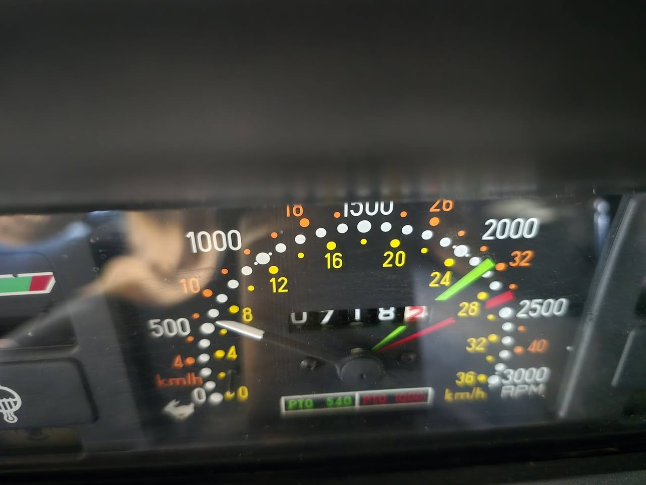 ١١٠ للبيع موديل ٢٠٠٥ دخول جديد مكفوله كفاله عامه الشراي لاتصال عله الرقم ***********
