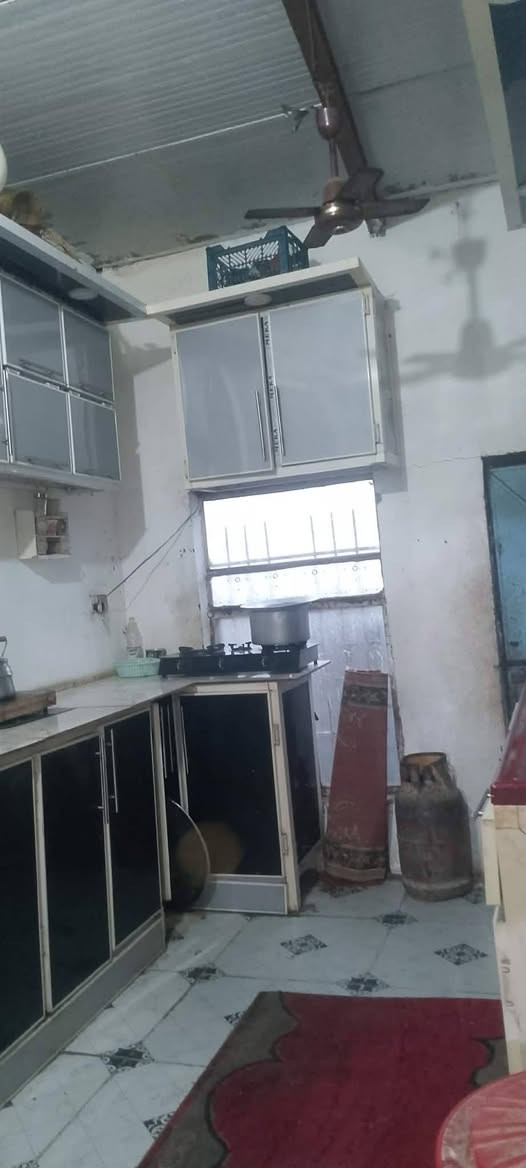 بيت زراعي للبيع صوب ابو غنم مساحه 350 متر سقف سندويج كاعيه سيراميك سعرهه 33 مليون مكلف بلنشر اتصال ***********
