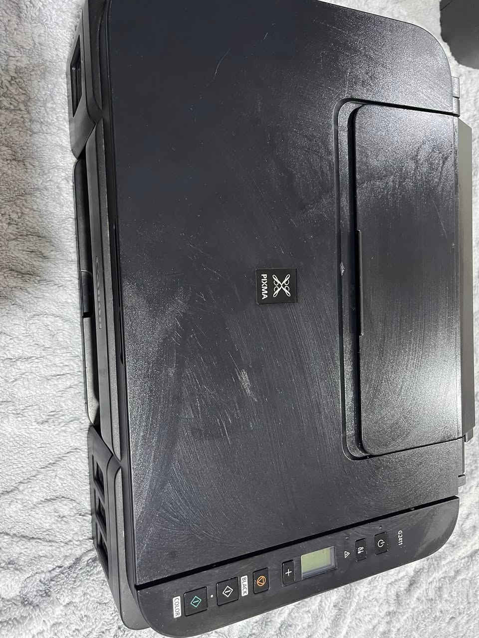 📢 عرض طابعات ليزرية (استخدام نظيف)
متوفر حالياً طابعتين بمواصفات مختلفة لتناسب احتياجاتكم (سواء للدراسة أو العمل المكتبي):
1️⃣ الطابعة الأولى: (مثالية للطلاب والأساتذة)
هذه الطابعة هي الخيار الأفضل لطباعة الملازم، أسئلة الامتحانات، والمستندات الورقية.
• المميزات: تدعم الاتصال عبر الواي فاي (Wi-Fi) والربط المباشر بالحاسبة.
• الأداء: ممتازة جداً في طباعة النصوص والكتابة وحقن داخلي• ملاحظة: لا تُنصح لنسخ الصور الشخصية لأن النسخ يكون "مغوش" وفيه خطوط، لكنها في طباعة الورق العادي والأسئلة تعمل بكفاءة عالية.
2️⃣ الطابعة الثانية: (متعددة الاستخدامات)
طابعة عملية جداً وشاملة لجميع أنواع النسخ.
• المميزات: تعمل عن طريق الربط بـ الحاسبة.
• الأداء: تنسخ كل شيء (صور، مستندات، هويات) بدون خطوط أو غواش.
• ملاحظة: جودة الصور المنسوخة تكون فاتحة قليلاً مقارنة بالأصل، لكنها مقبولة جداً وواضحة للاستخدام اليومي والمكتبي.حقن خارجي
متوفر توصيل لجميع المحافظات


**إذا كنت صاحب هذا الإعلان وتريد حذفه لأي سبب، رجاءا أرسل رسالة إلى الدعم الفني**