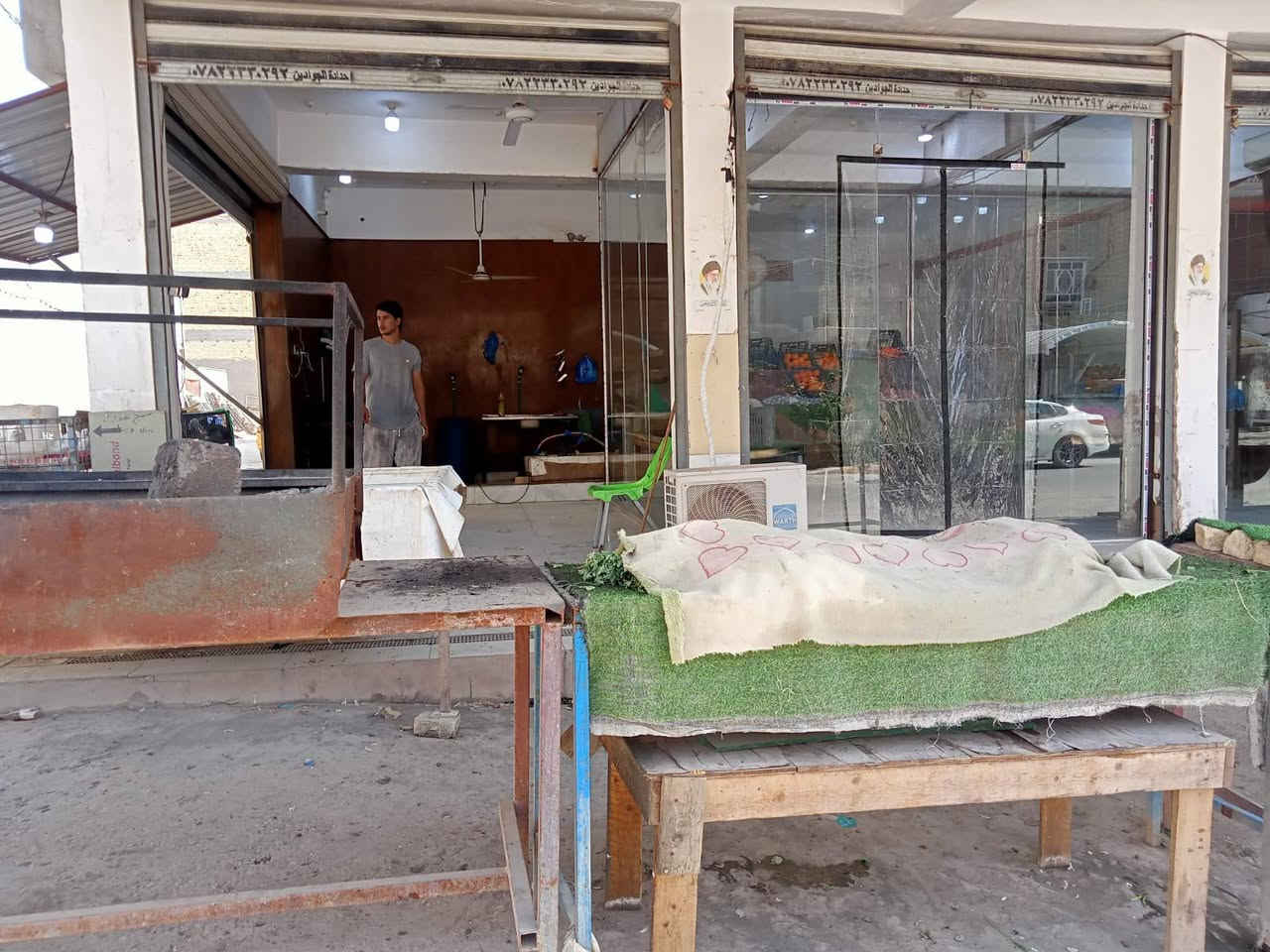 السلام عليكم مجمع لبيع الاسماك والدجاج والخضروات للبيع العنوان الناصريه الموحيه شارع دار المسنين فرع صيدلية الجبل سبب البيع عدم التفرغ للأستفسار الاتصال على الرقم ***********
