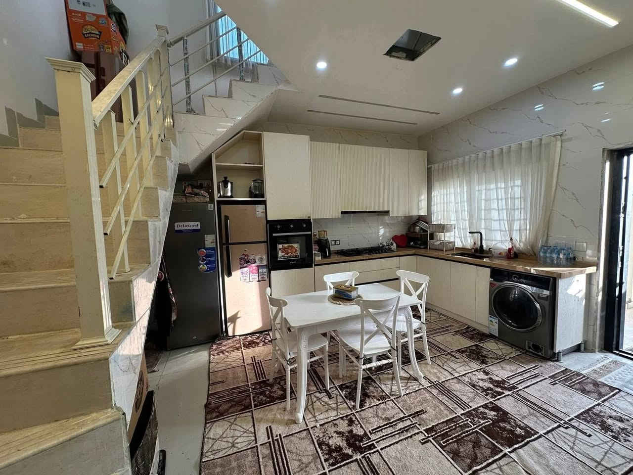 دار للبيع 100 متر ركن بشكل اقساط او نقد بناء حديث مقابيل حديقة طابو ملك صرف
في منطقة 55 قريب من سايدين
مقدمه 40  سعر الكلي 90 مليون 
للاستفسار 
***********
