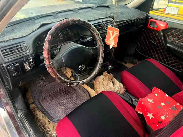 اوبل فكترا
موديل 1991
محرك 2000
كير عادي 
السيارة جاهزة و معمره من جميع الخياسات 
السعر 26 وبي مجال و ترهم نقد او أقساط 
للاتصال ***********
