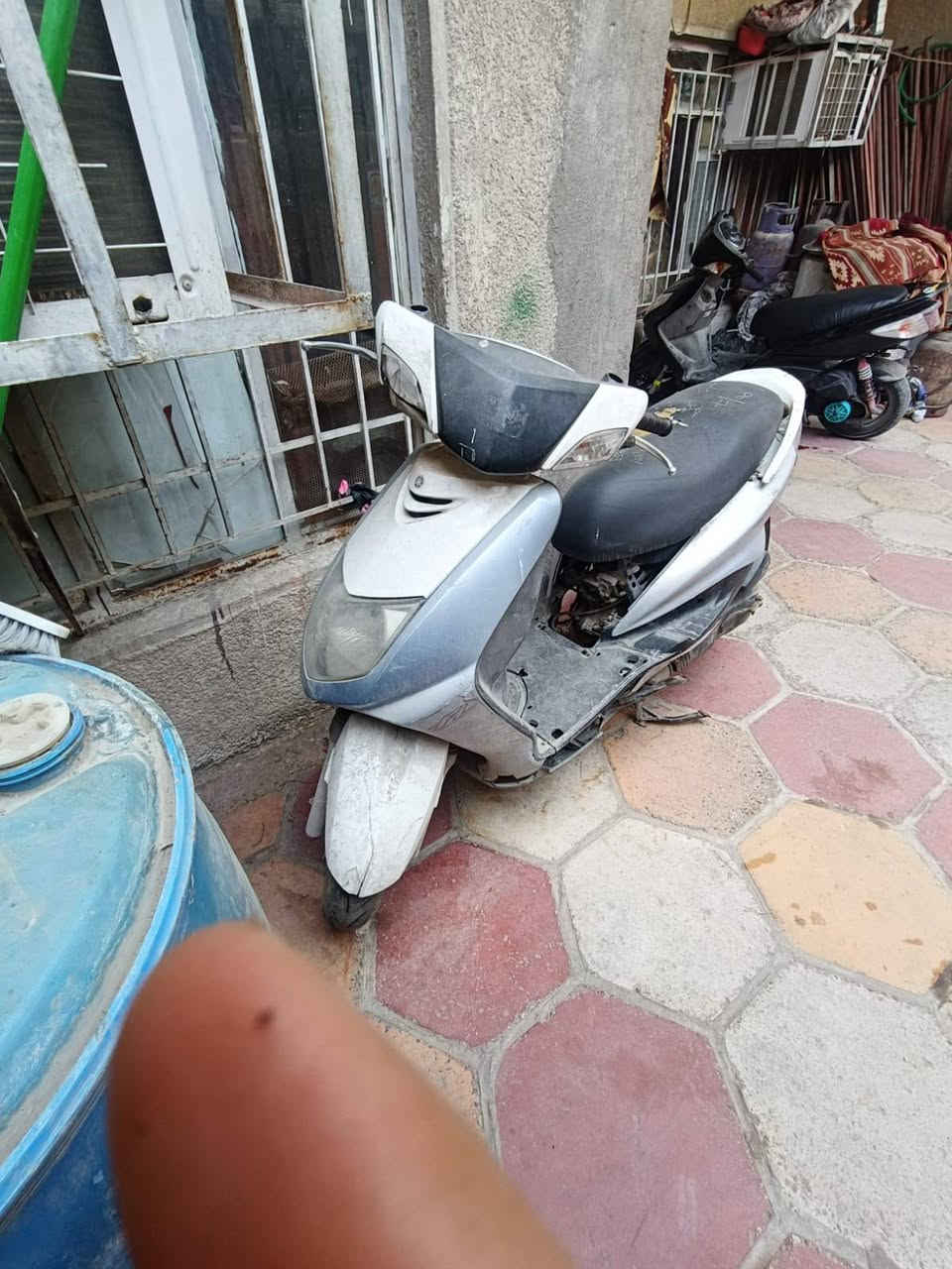 دراجه للبيع سكنس نثيه 140 دراجه عطله تجفيت يرادله فقط السعر 200 وبيه مجال الاستفسار الاتصال على الرقم *********** عنوان بغداد/المدينه الصدر
