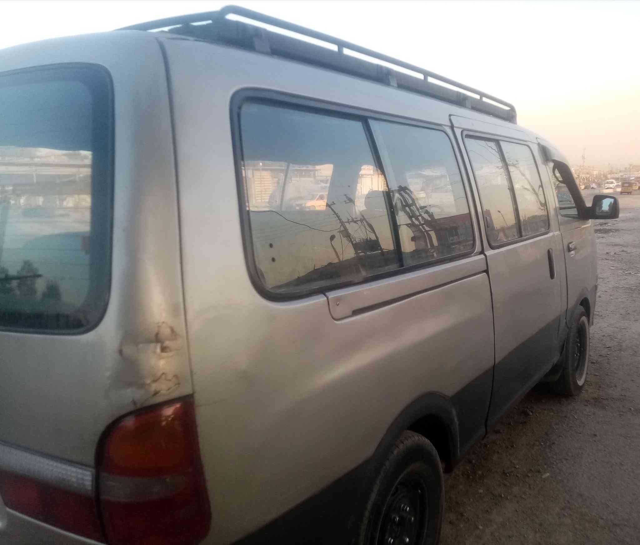 السلام عليكم اعيد النشر بسب بعض الوعود بريجو موديل ٢٠٠٠ رقم بغداد تريد تحويل تريد وكالة السيارة عليه غرامات ينزلن من السعر  والسنوية بيه فقدان لان ضاعت بالهيئة،،، مكينة واكسل مكفولات الشواصي بس الايمن مصلح كهربائيات كله شغاله دوشمة حلوه السعر ٦٠ وبيه مجال ترهم نقد او قسط المكان بغداد للاستفسار ***********
