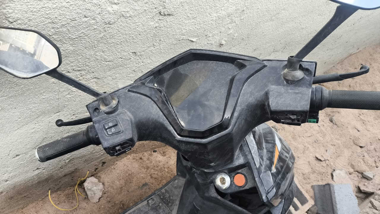 سكنس 6بطاريات ملف 2000
البيع البطاريات تحتاج تبديل 
500

***********
