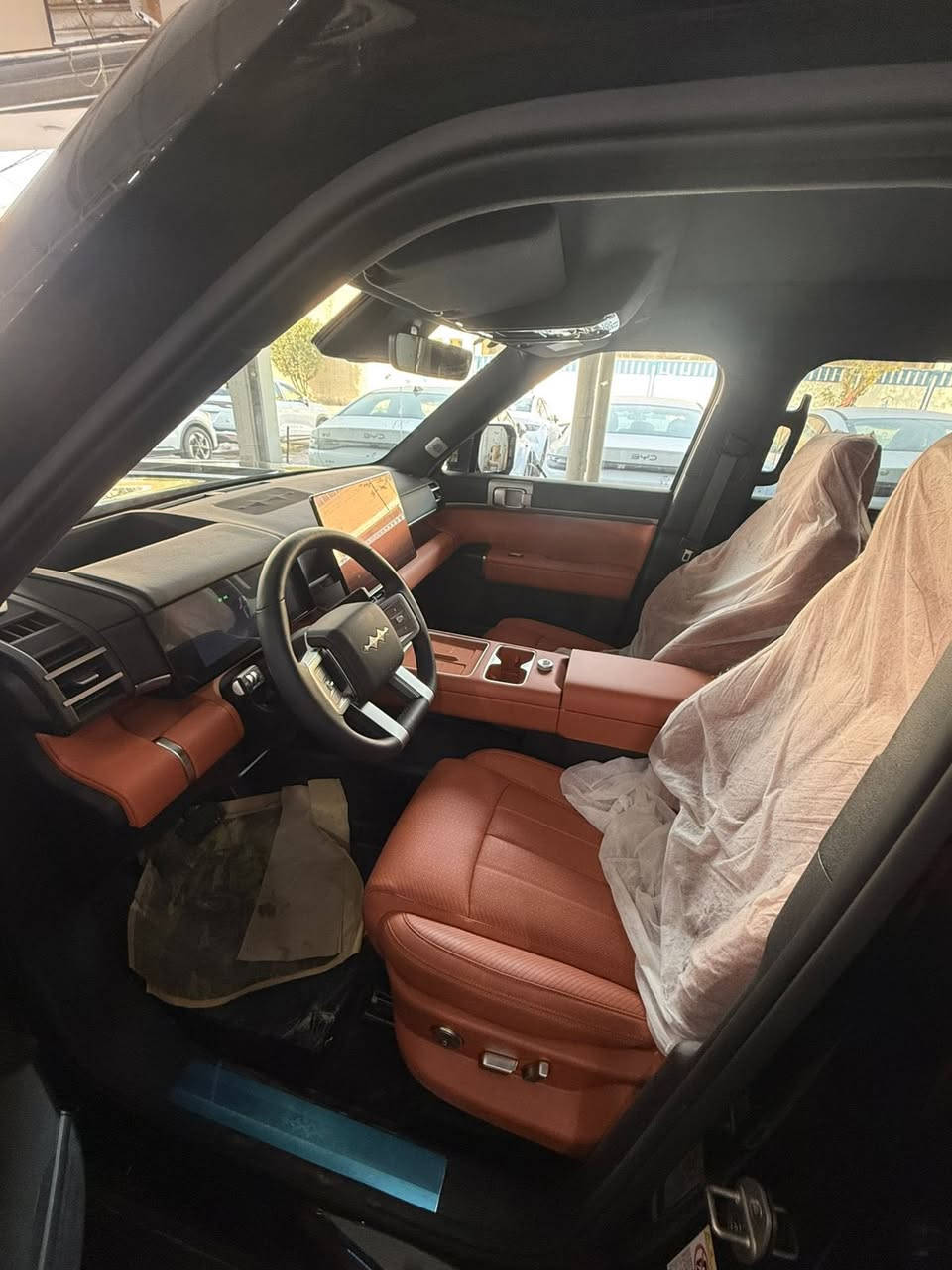 السلام عليكم 🌹
🚗 يتوفر لدى معرض جبل عرفة
📍 العنوان: بغداد – الكريعات – شارع الوقف السني

🔥 ليو بارد7… فخامة + قوة + تكنولوجيا 🔥
إذا تريد سيارة ما ينقصها شي وتجمع كل المواصفات العالية، ليو بارد هي الاختيار الصح 👑

💎 أعلى المواصفات:
✅ 4 كشن تدفئة وتبريد
✅ كراسي كهربائية + مساج
✅ تمشيك 130 كم على البطارية ⚡
✅ 13 كامرة رؤية 360°
✅ أوتو بارك (ركن تلقائي)
✅ لون داخلي مشمشي كامل فخم
✅ ملحقات كاملة
✅ حجم ويل 20 إنج رياضي
✅ شاشة كبيرة + عدادات رقمية
✅ تشغيل ودخول ذكي
✅ شحن لاسلكي للموبايل
✅ أنظمة أمان متطورة
✅ إضاءة LED كاملة.              والسعر فدشي 58000000مليون دينار عراقي وصافي بدون دلاليه        عنوان بغداد معارض الكريعات شارع وقف السني معرض جبل عرفه لاتصال على الارقام التاليه                       *********** محمد.             *********** سجاد.                ***********  حسن
