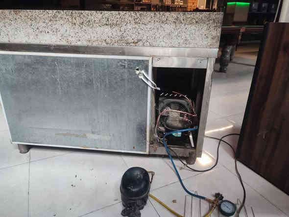 (تصليح موقعي)
من اعمالي شد فريزر خارجي لعارضة تبريد معجنات مطعم مع ضمان العمل مفتوح 
للاتصال على الرقم بلال:***********
