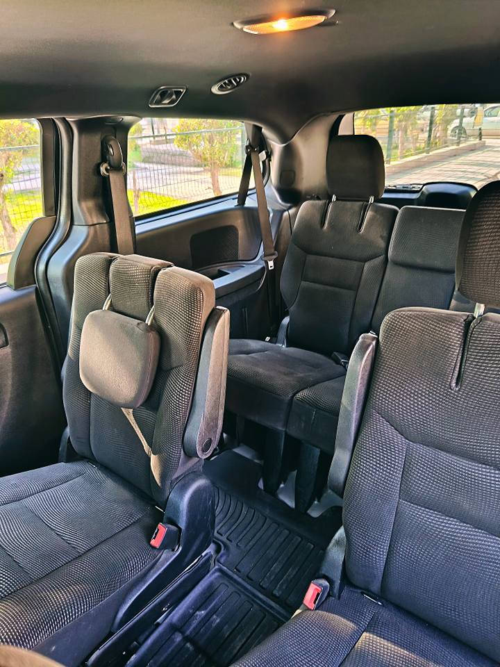 السلام عليكم 
دوج كرفان موديل 2020 سيارة جديدة خير من الله مكينة كير ميكانيك كفاله
 بدون ايرباك السيارة داخلة بدون حادث صار بالعراق بيها حادث تخريب بيها تبديل 3 قطع نفس اللون بابين وجاملغ وصبغ جاملغات خلفية وباب سايق  والسلايت صفحة السايق حادث خارجي بدون اي دراخل
 كله تشخيط ماشية 44 الف
 برمجة مصطفى ايگل الظهر حماوة جوه النص خير من الله
مواصفات عادية بيبان ميكانيك شاشه تحكمات
تبريد 3 قطع تشغيل عن بعد كامره خلفية سيارة مال بيت بانزين محسن مشامه بانزين عادي دهن اصلي السياره داخليتها وميكانيكيتها كلها عالشركة جديدة وتعمير احلى من الشركة الصبغ سيارة مال جناي
 او تفيد اصحاب الخطوط
رقمها اربيل
 تحويل وكالة مظمون
 السعر ١٦٥ ورقة مجال او مراوس حسب القناعه 
 مكان السيارة بغداد حي الاعلام*********** بغداد, العراق
