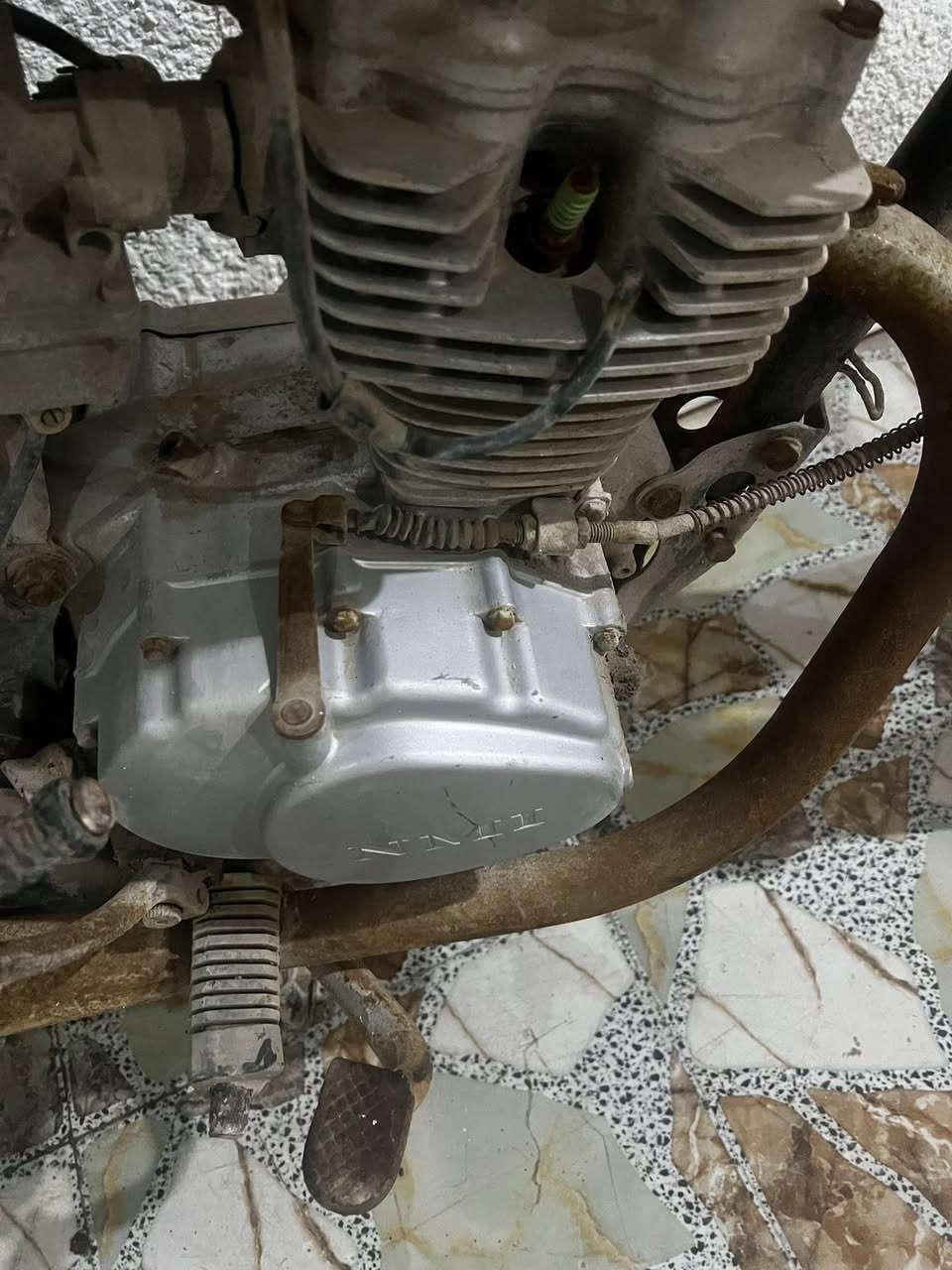 سلام عليكم ايراني للبيع ادوات محرك نضيف نامه شلامجه رايدها ب ١٩٠ وبيها مجال قليل مكانيً بصره الجزائر لتواصل ***********
