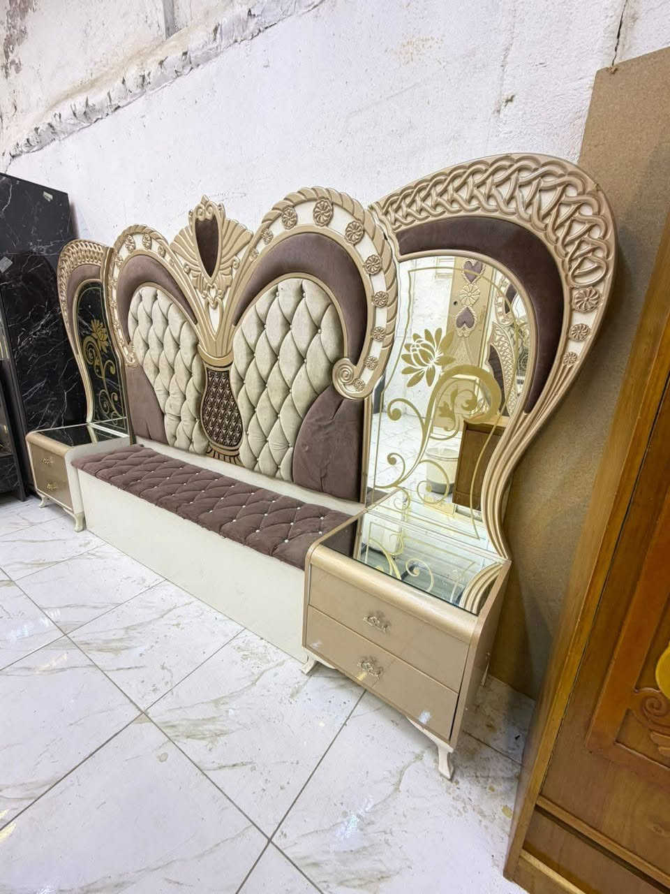 اسلام عليكم اشتريت هاي الغرفه وطلعت جبيره وريد ابيعه لان مصارت بلغرفه ورهمته شلون مجان بلستقبال وريد ابيعه وشتريه وحده اصغر  اي ستفسار الخاص مفتوح او واتساب ***********
