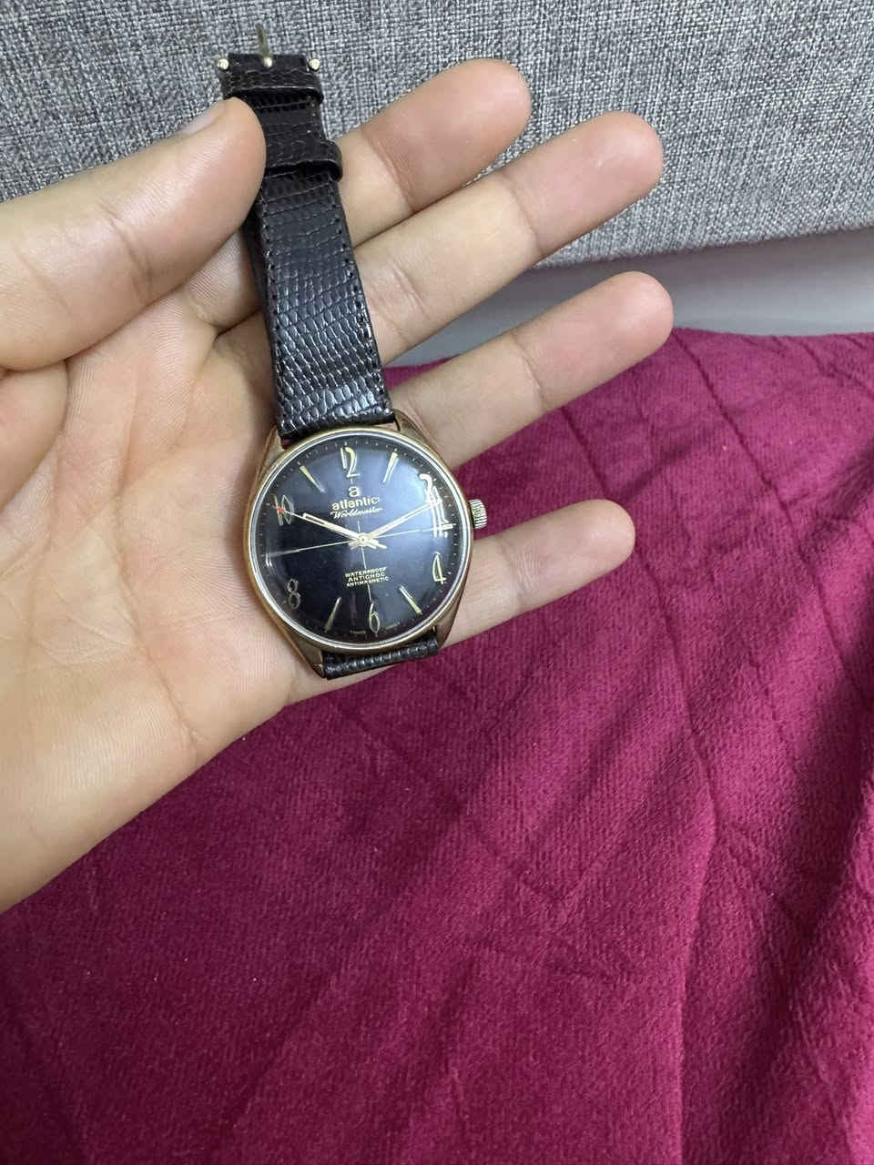 اتلانتك  سويسري اصلي القطر الكبير 37 نظافة ممتازة مينا لوك نصب تكويك الماكنة الذهبيه ٩٠$ شامل التوصيل


**إذا كنت صاحب هذا الإعلان وتريد حذفه لأي سبب، رجاءا أرسل رسالة إلى الدعم الفني**