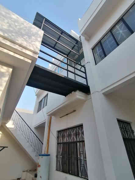 دار تجاري للبيع
مساحة الدار ٤٠٧م في حي الشرطه
مباشرتا في سايدين حي الشرطه
موقع مميز شارع خدمي عريض إضافة الئ ال سايدين الرئيسه
تحتوي على خمسه مشتملات محدثه و موجره (وارد سنوي) 

للإستفسار الاتصال على الارقام التاليه
***********  *********** 
***********
